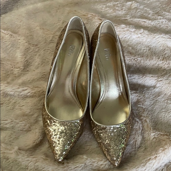 K&M Gold sparkle 3โ Heels, Size 6B, Like New ๐๐ - Picture 4 of 10